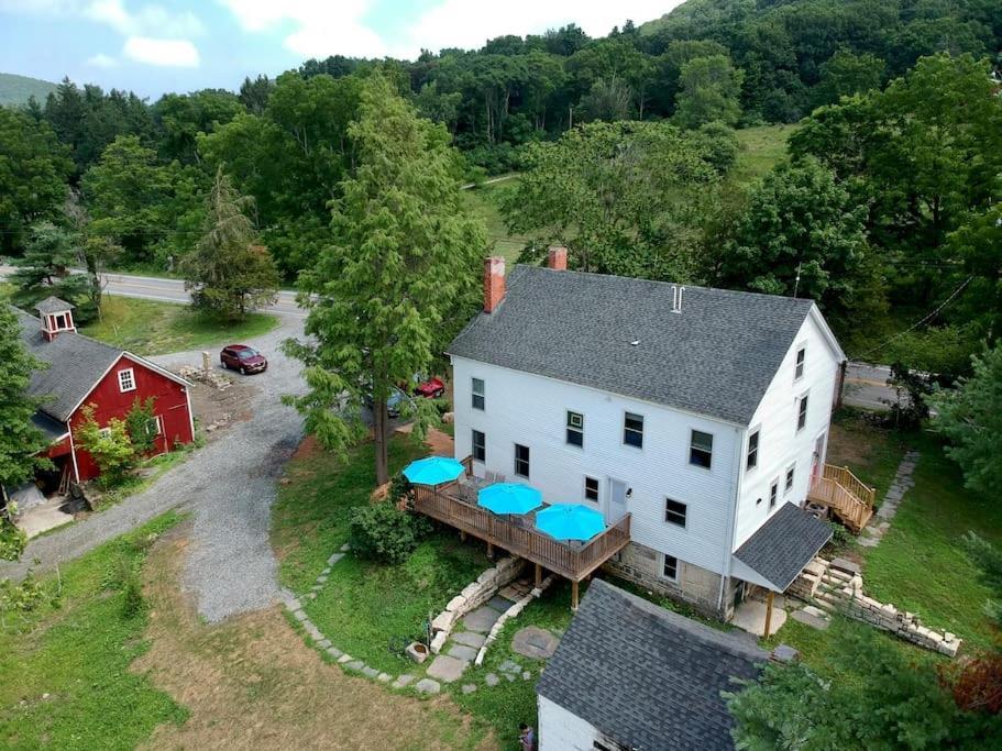 Craftsman Hideaway At The 1841 Farmhouse チェスター エクステリア 写真